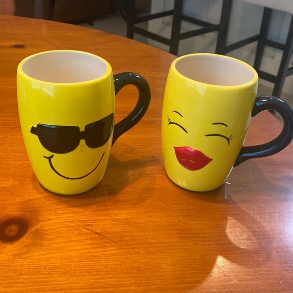 Cracker Barrel Smiley His & Her Yellow/Black Coffee Mugs - Set of 2 - SO CUTE 😎 - Picture 9 of 14